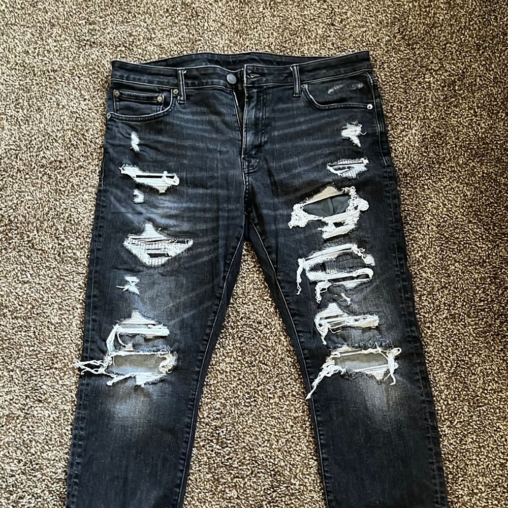Distressed American Eagle slim men’s jeans in black wash